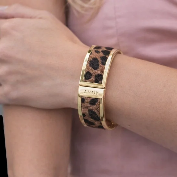 Avon Leopard Faux Fur Gold Tone Hinged Bangle Bracelet NIB - Picture 1 of 8